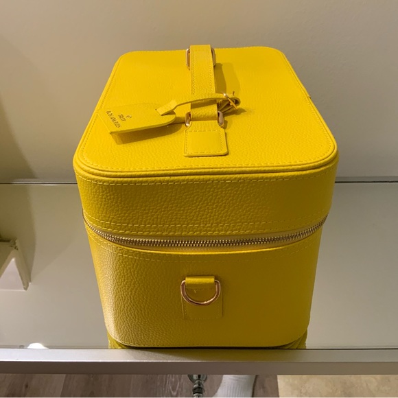 Truly yellow Beauty case brand new - Picture 2 of 15